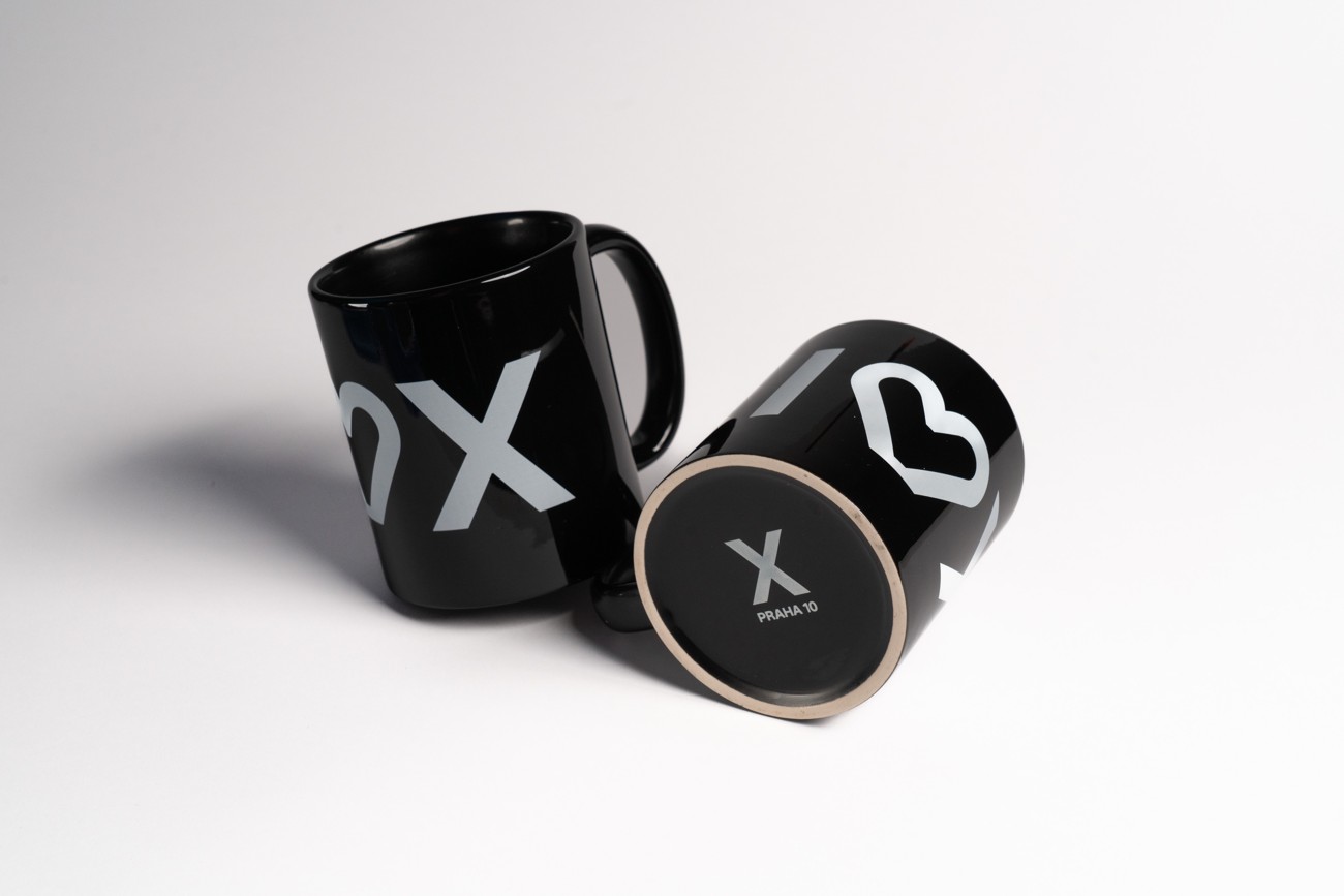 Hrnek černý, bílý potisk I love X